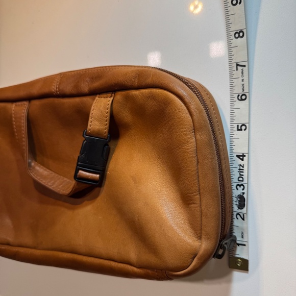 REDHEAD Men’s Soft Zip-around Caramel Colored Leather Toiletry Bag - Pre-owned - Picture 14 of 15